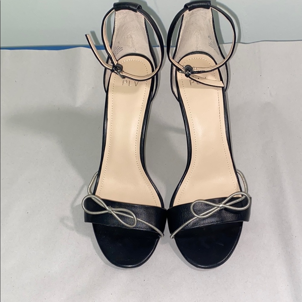 Pour La Victoire Black and Cream Elegant Heels